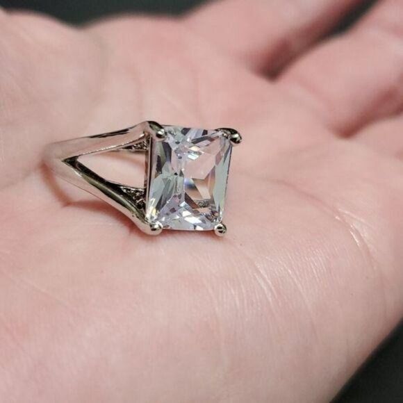 ***Final Sale*** Silver tone large rhinestone ring 6-1/4 to 6-1/2 - Picture 9 of 9